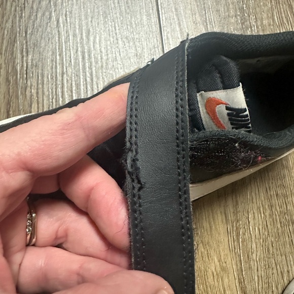 Nike Kids 2 Black Tennis Shoes - Picture 11 of 13